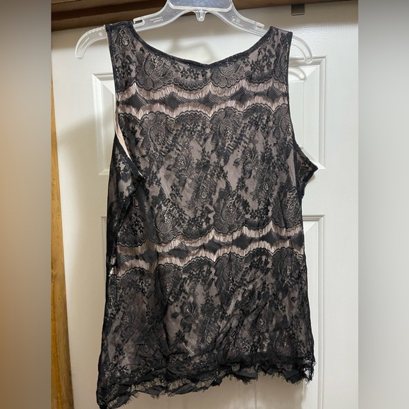 One 7 Six 1X Nude with black lace overlay tank top - Picture 2 of 2